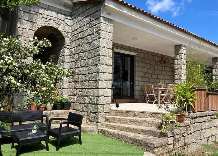 Vue Mer, Jardin Terrasse, Parking Prive A 300m Du Centre-ville De Porto-vecchio *