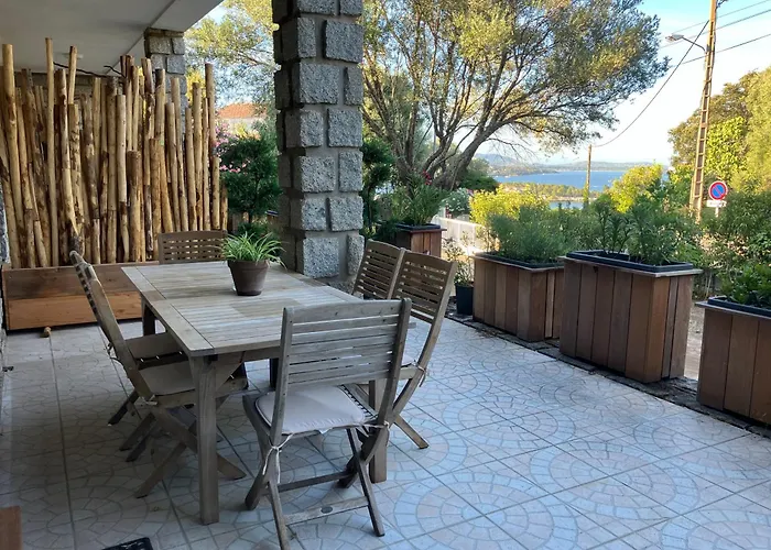 Vue Mer, Jardin Terrasse, Parking Prive A 300m Du Centre-ville De Porto-vecchio فيلة